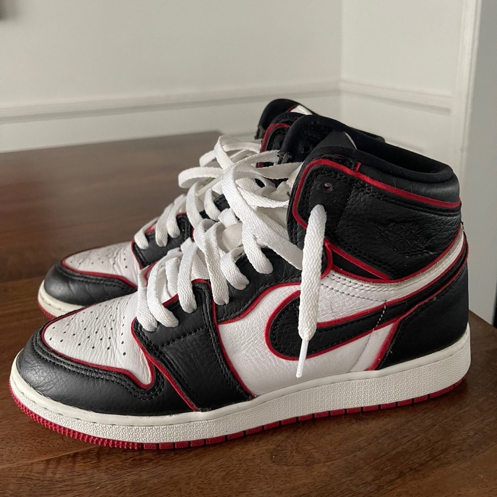 Air Jordan 1 Retro High OG “Bloodline” Sz 6Y/M